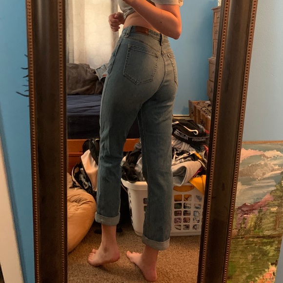 Hollister Ultra High-Rise Mom Jean size 5R - Picture 2 of 5